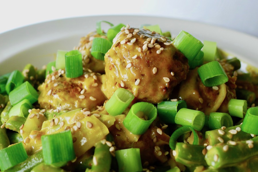 Vegetarische tempeh balletjes met sperziebonen recept - koolhydraatarm genieten begint bij con-serveert.nl