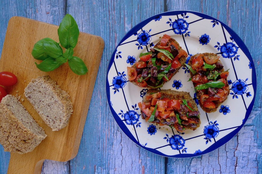 Koolhydraatarme bruschetta recept - koolhydraatarm genieten begint bij con-serveert.nl