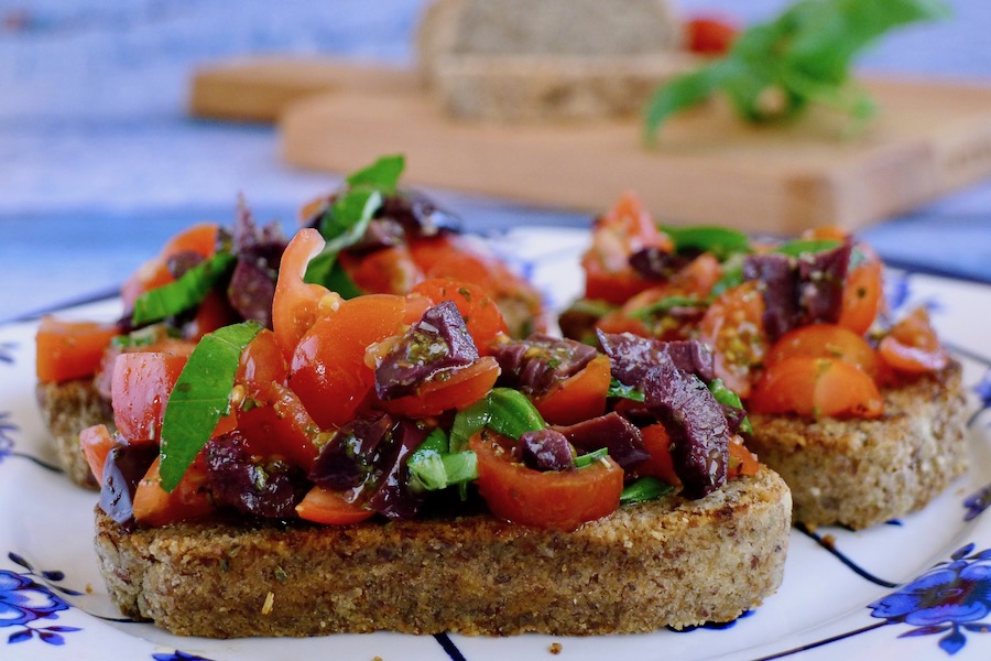 Koolhydraatarme bruschetta recept - koolhydraatarm genieten begint bij con-serveert.nl