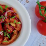 Tomaten salade met verse kruiden, koolhydraatarm recept - koolhydraatarm genieten begint bij con-serveert.nl