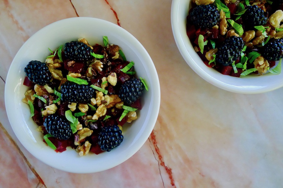 Bieten salade met bramen en cacaonibs, koolhydraatarm recept - koolhydraatarm genieten begint bij Con-serveert.nl