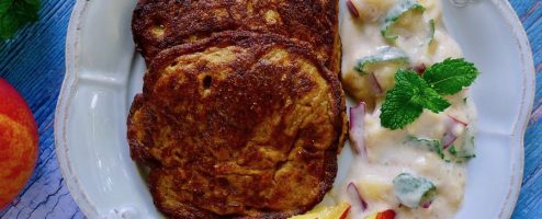 Zoete aardappel pannenkoekjes met nectarine munt yoghurt