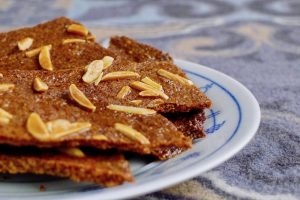 Koolhydraatarme speculaasbrokken recept - koolhydraatarm genieten begint bij Con-serveert.nl
