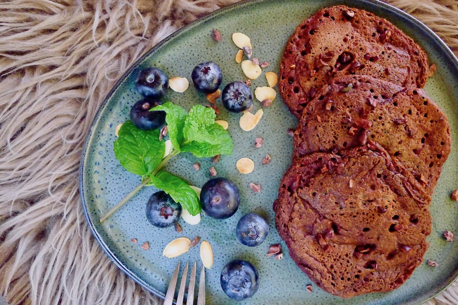 Chocolade biet pannenkoekjes, glutenvrij en lactosevrij recept - koolhydraatarm genieten begint bij Con-serveert.nl