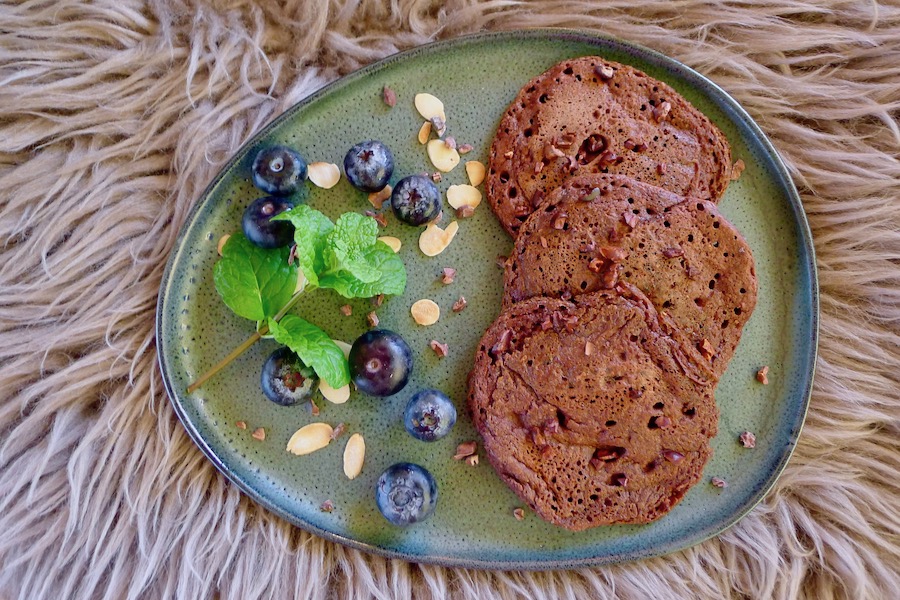 Chocolade biet pannenkoekjes, glutenvrij en lactosevrij recept - koolhydraatarm genieten begint bij Con-serveert.nl