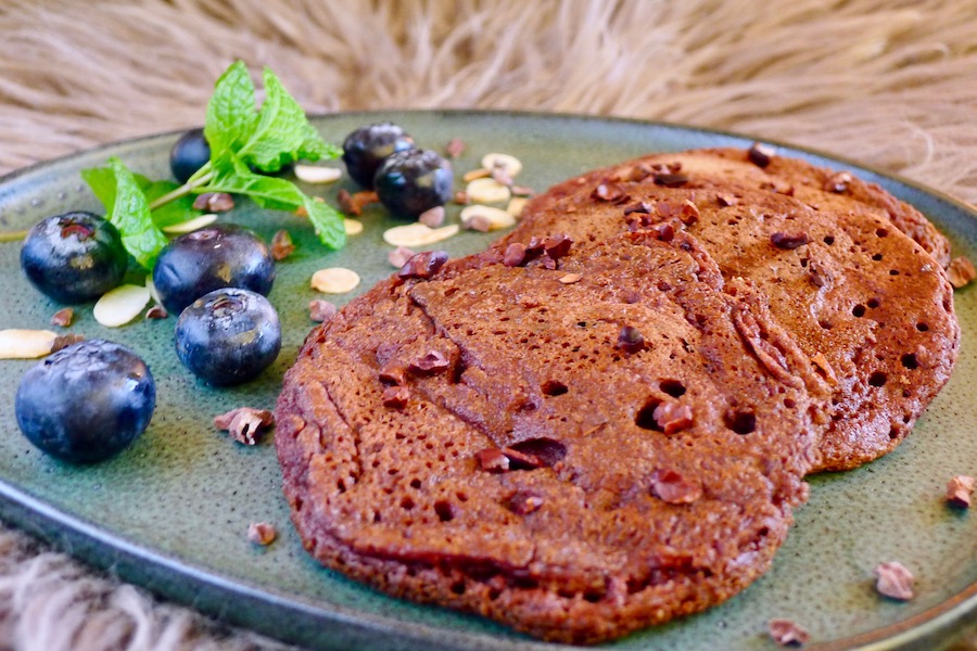 Chocolade biet pannenkoekjes, glutenvrij en lactosevrij recept - koolhydraatarm genieten begint bij Con-serveert.nl