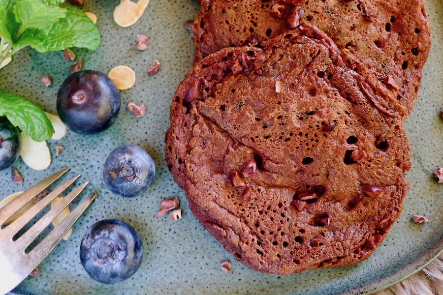 Chocolade biet pannenkoekjes, glutenvrij en lactosevrij recept - koolhydraatarm genieten begint bij Con-serveert.nl