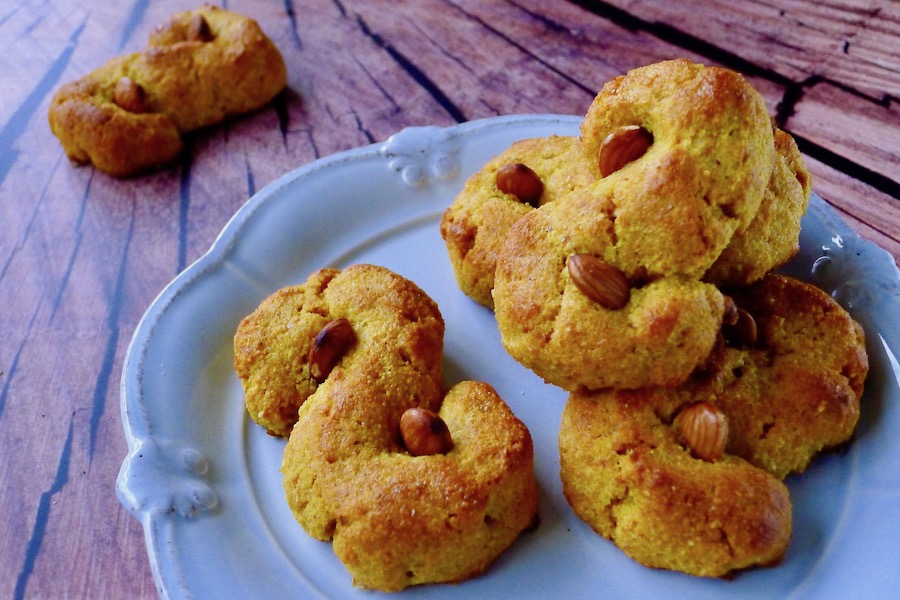 Lussekatter, koolhydraatarme Zweedse saffraanbroodjes recept - koolhydraatarm genieten begint bij con-serveert.nl