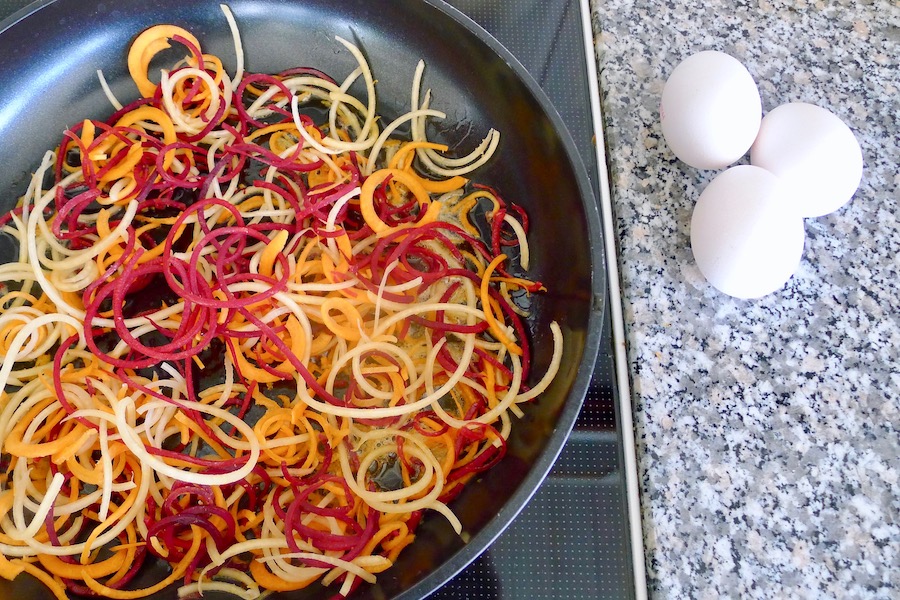 Frittata met spiraalgroente en sardines, recept met vis - koolhydraatarm genieten begint bij con-serveert.nl