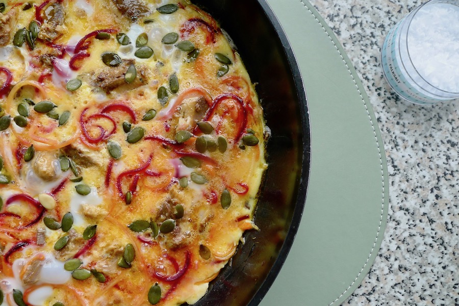 Frittata met spiraalgroente en sardines, recept met vis - koolhydraatarm genieten begint bij con-serveert.nl