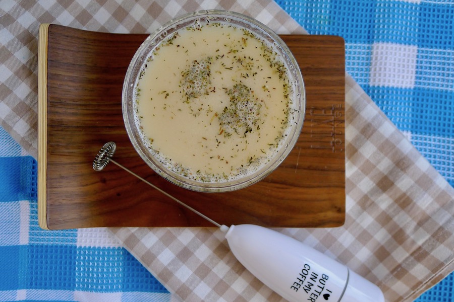 Keto bouillon latte, vegan recept - koolhydraatarm genieten begint bij con-serveert.nl