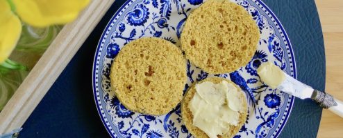 Broodje uit de magnetron van lupinemeel (glutenvrij, zuivelvrij, notenvrij)