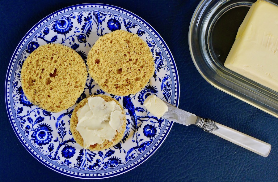 Koolhydraatarm magnetron broodje, glutenvrij, zuivelvrij en notenvrij recept - koolhydraatarm genieten begint bij Con-serveert.nl