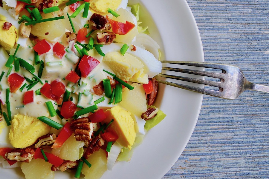 Witlofsalade met ei, ananas en pecannoten