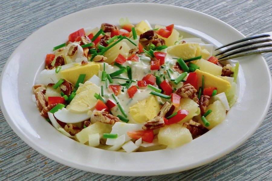 Witlofsalade met ei, ananas en pecannoten recept - koolhydraatarm genieten begint bij www.con-serveert.nl