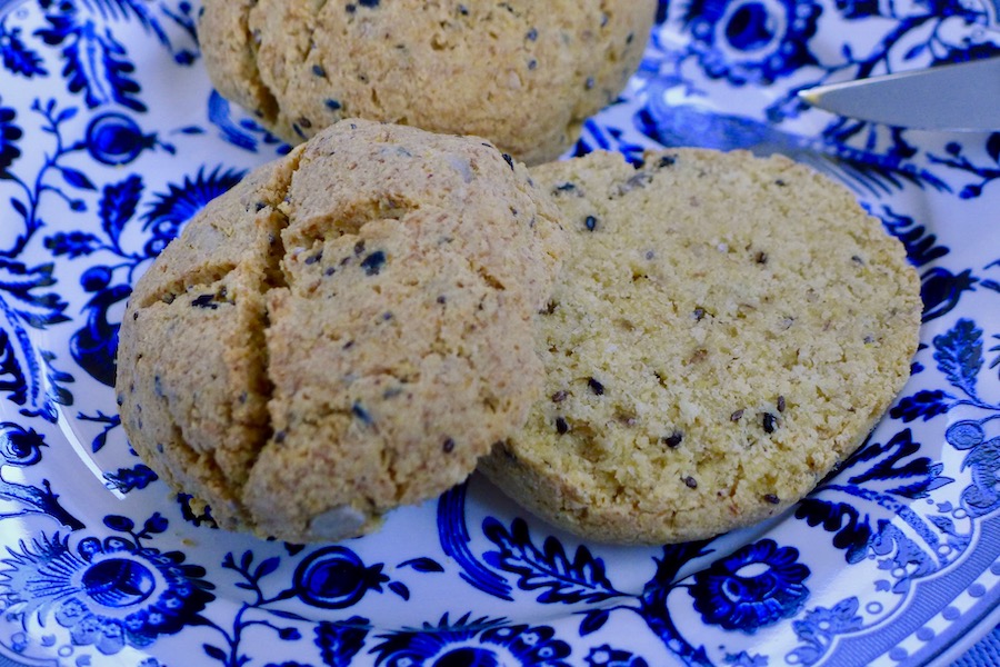 Keto bolletjes van amandelmeel en lupinemeel, glutenvrij en lactosevrij recept - koolhydraatarm genieten begint bij Con-serveert.nl