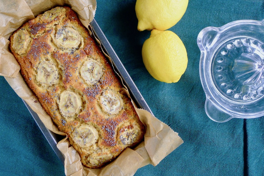 Koolhydraatarm citroen maanzaad bananenbrood recept - koolhydraatarm genieten begint bij Con-serveert.nl