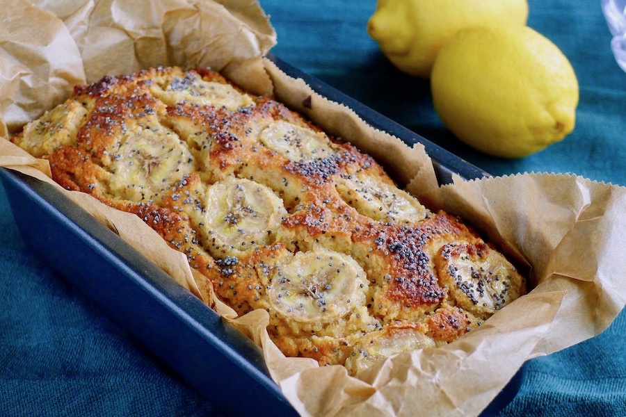 Koolhydraatarm citroen maanzaad bananenbrood recept - koolhydraatarm genieten begint bij Con-serveert.nl