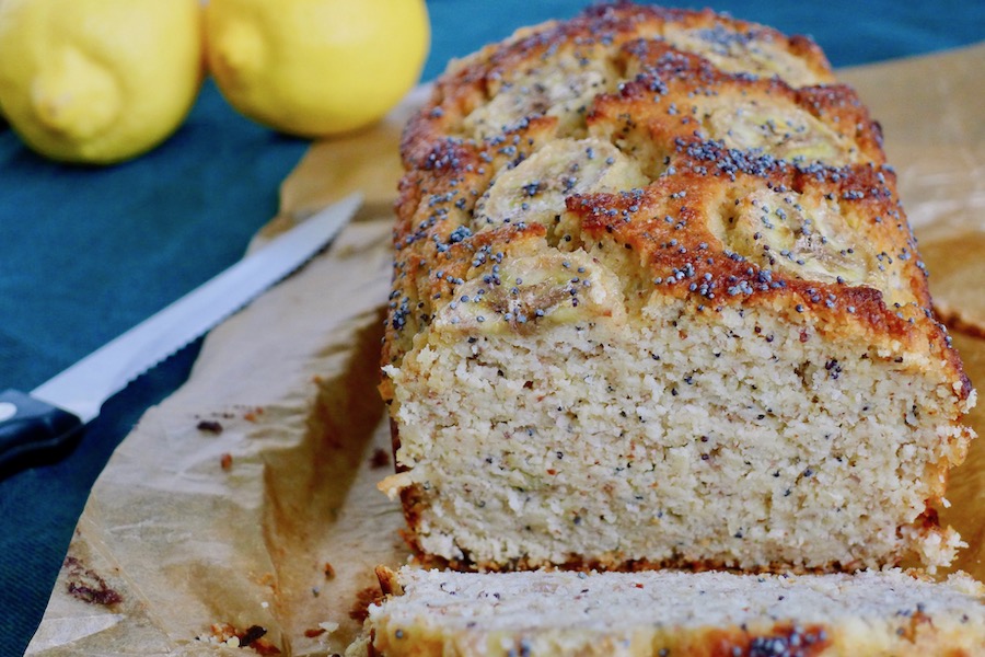 Koolhydraatarm citroen maanzaad bananenbrood recept - koolhydraatarm genieten begint bij Con-serveert.nl
