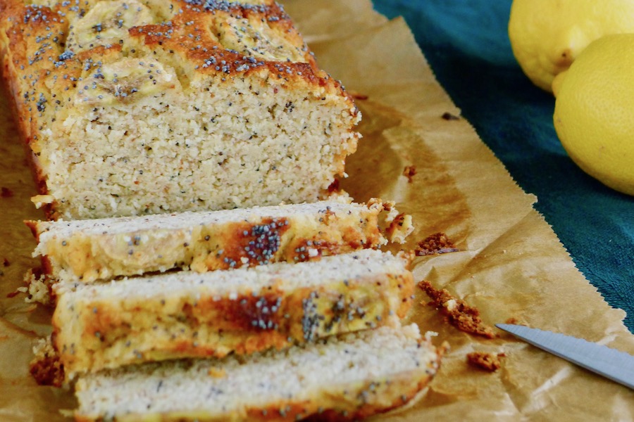 Koolhydraatarm paleo citroen maanzaad bananenbrood recept - koolhydraatarm genieten begint bij Con-serveert.nl