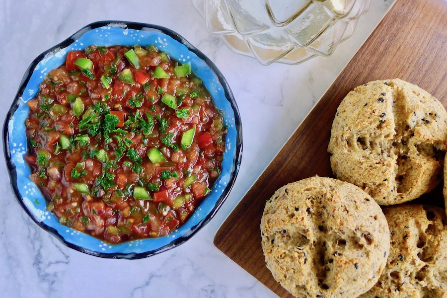 Ezme - Turkse tomatendip mezze recept - koolhydraatarm genieten begint bij www.con-serveert.nl