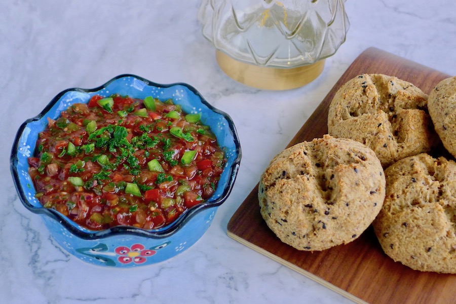 Ezme - Turkse tomatensalsa mezze recept - koolhydraatarm genieten begint bij www.con-serveert.nl