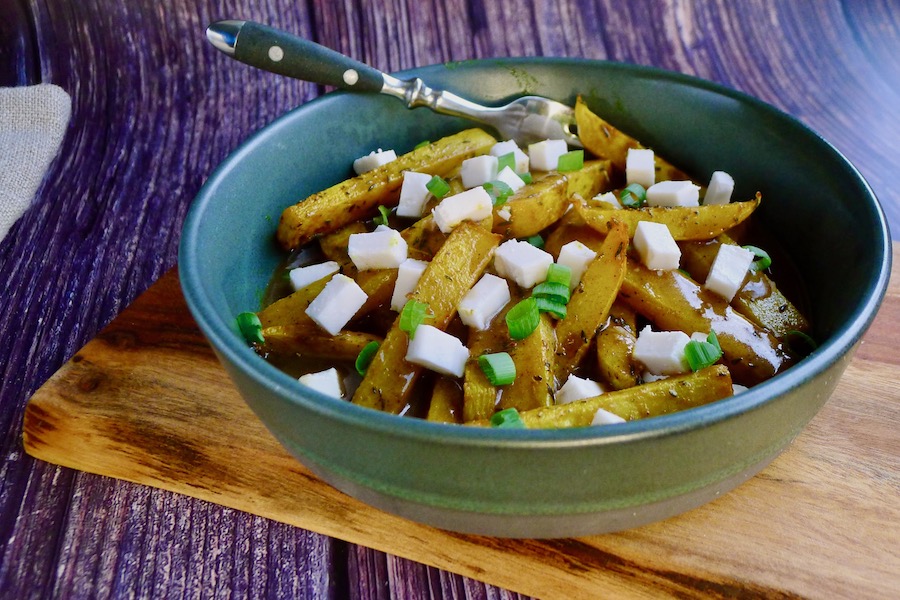 Koolraap friet à la poutine recept - koolhydraatarm genieten begint bij www.con-serveert.nl