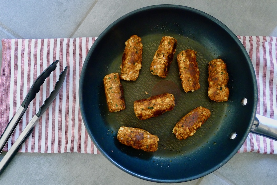 Tofu cevapcici, vegan Balkan worstjes, koolhydraatarm recept - lekker genieten begint bij Con-serveert.nl