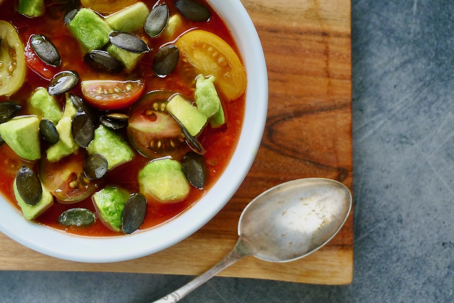 Tomaten paprika gazpacho, koolhydraatarm recept - koolhydraatarm genieten begint bij www.con-serveert.nl