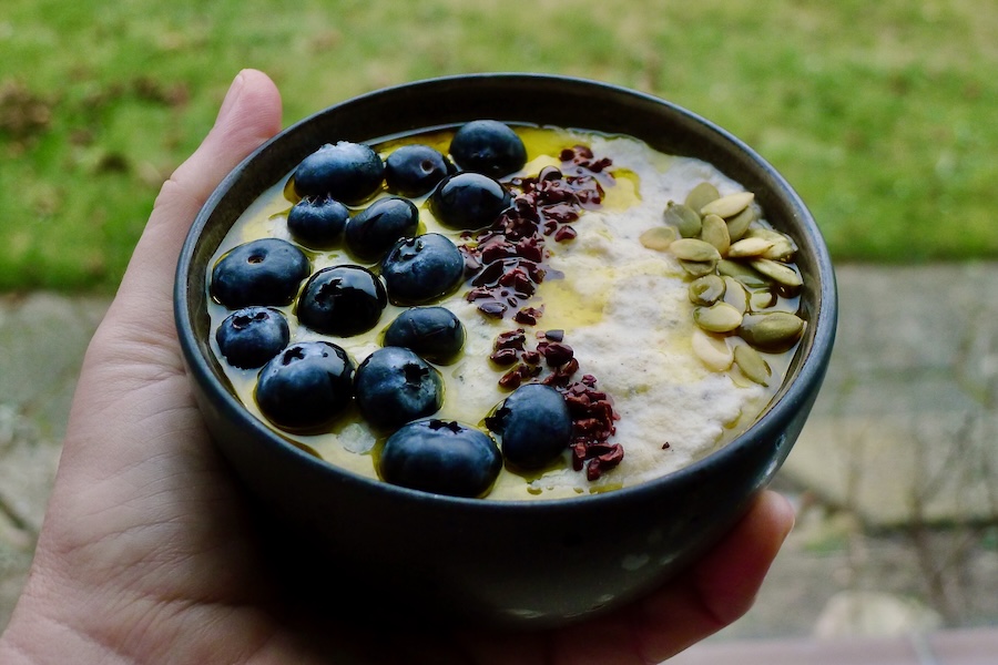 Kokos porridge met extra proteïne, keto recept - koolhydraatbewust genieten met con-serveert.nl